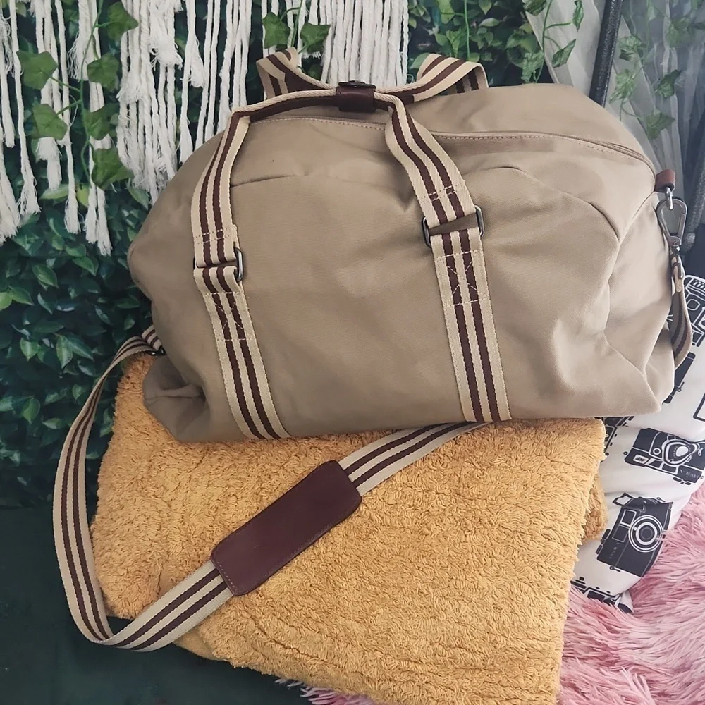Sloan Gym Bag in Desert Canvas by Baekgaard